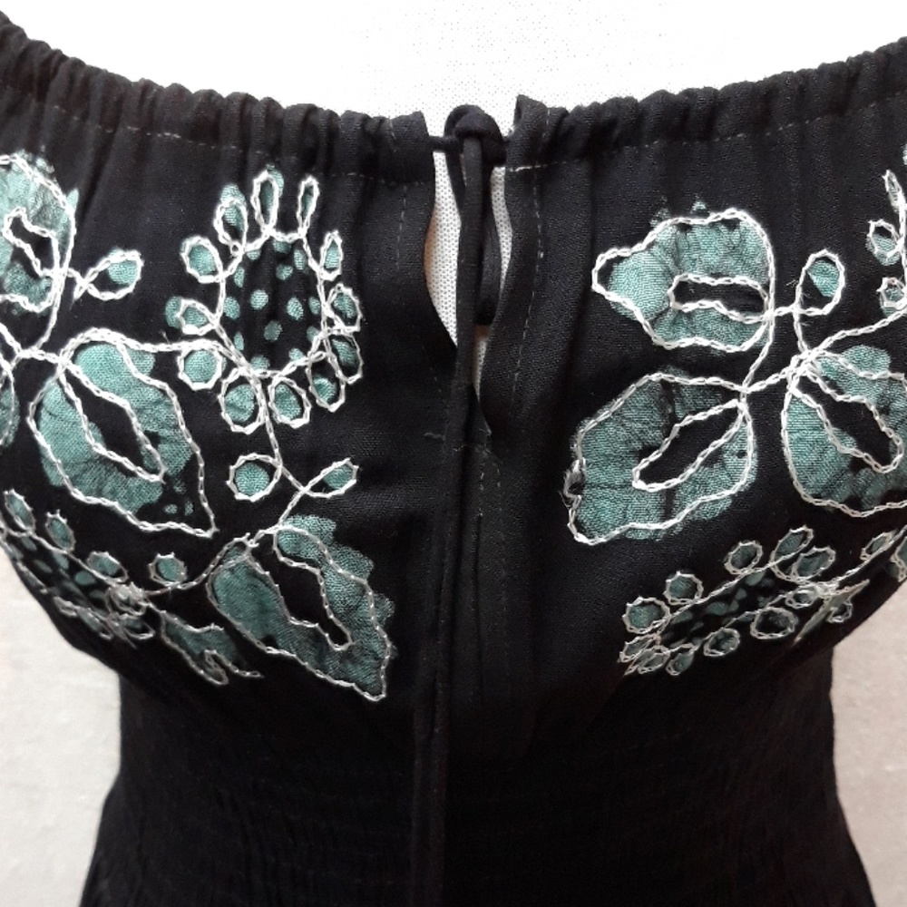 Dress - Picture 4 of 4